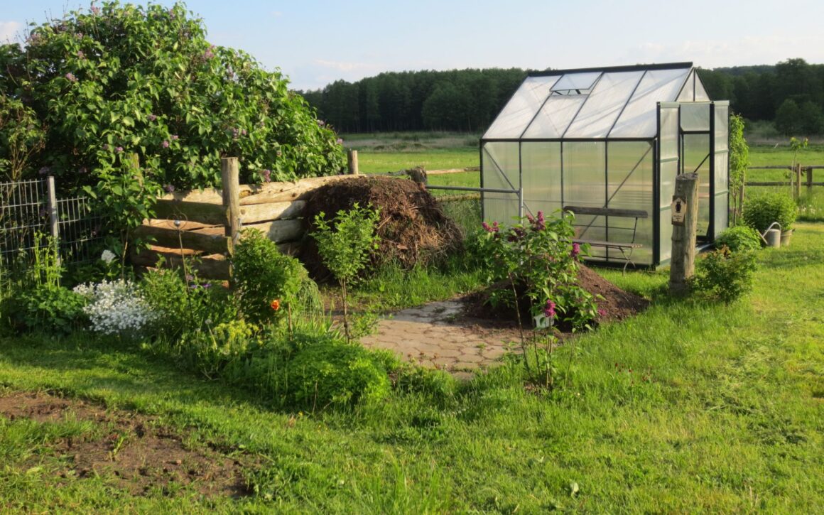 Building Your Own Greenhouse Isn't That Difficult